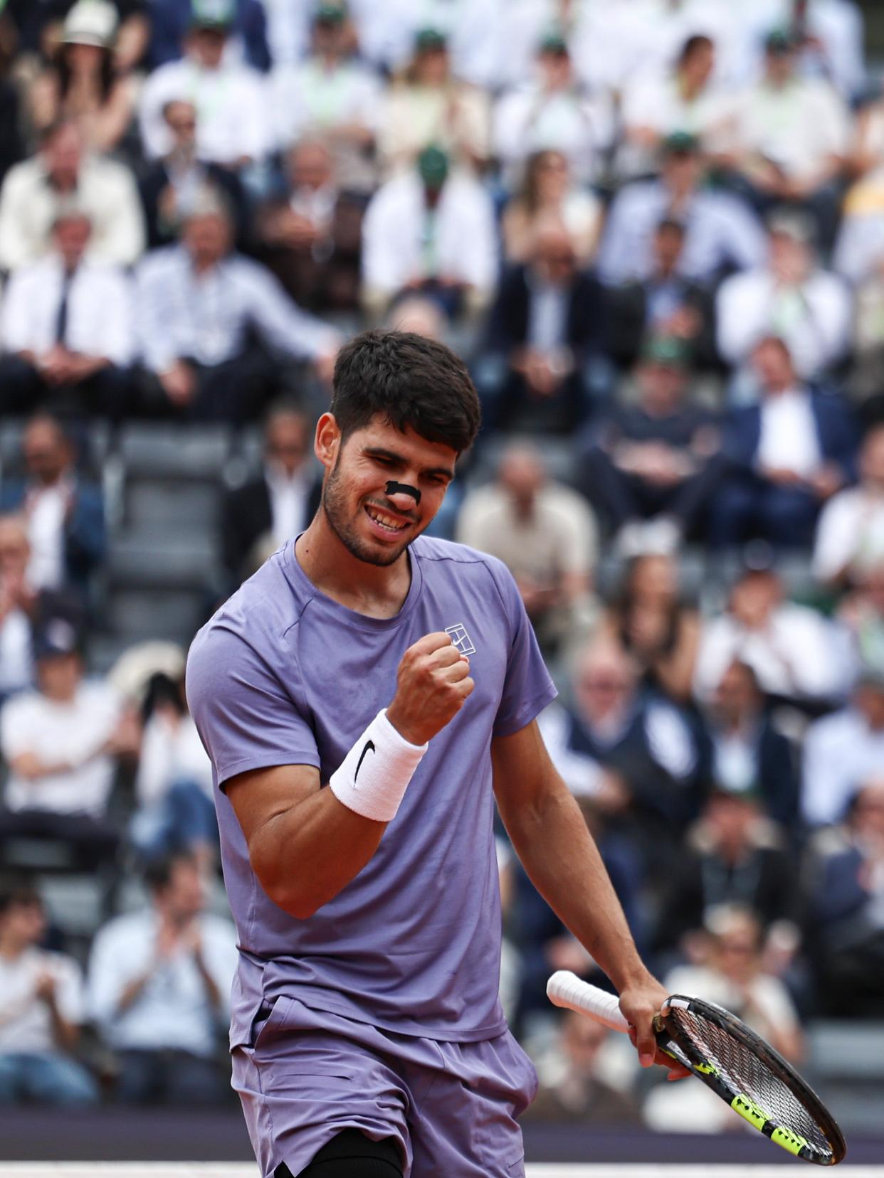 关于西班牙网球队力克日本网球队,阿尔卡拉斯绝境逆转的信息 关于西班牙网球队力克日本网球队,阿尔卡拉斯绝境逆转的信息