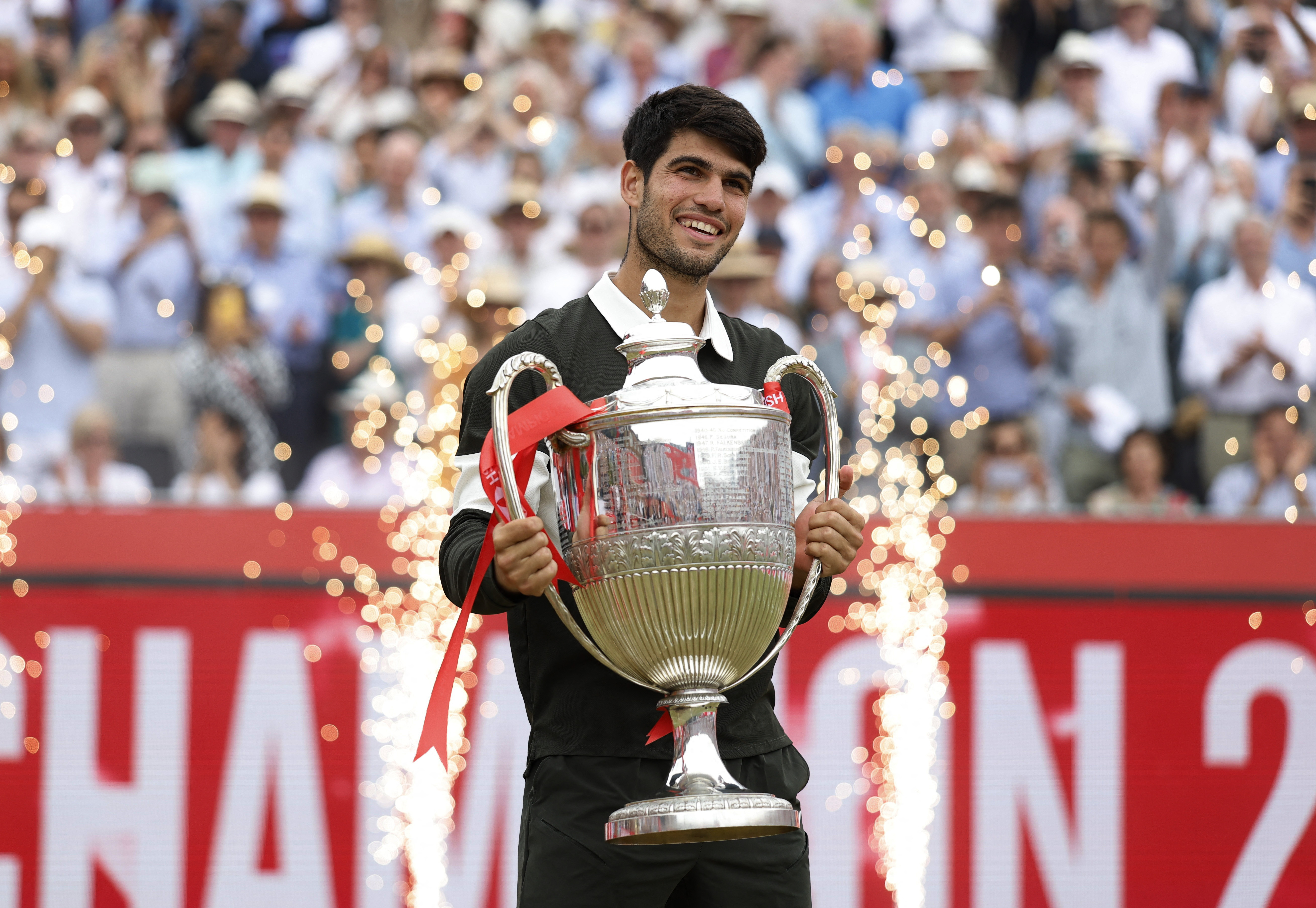 LOL英雄联盟投注-包含世界网球队险胜西班牙网球队，阿尔卡拉斯统治全场的词条