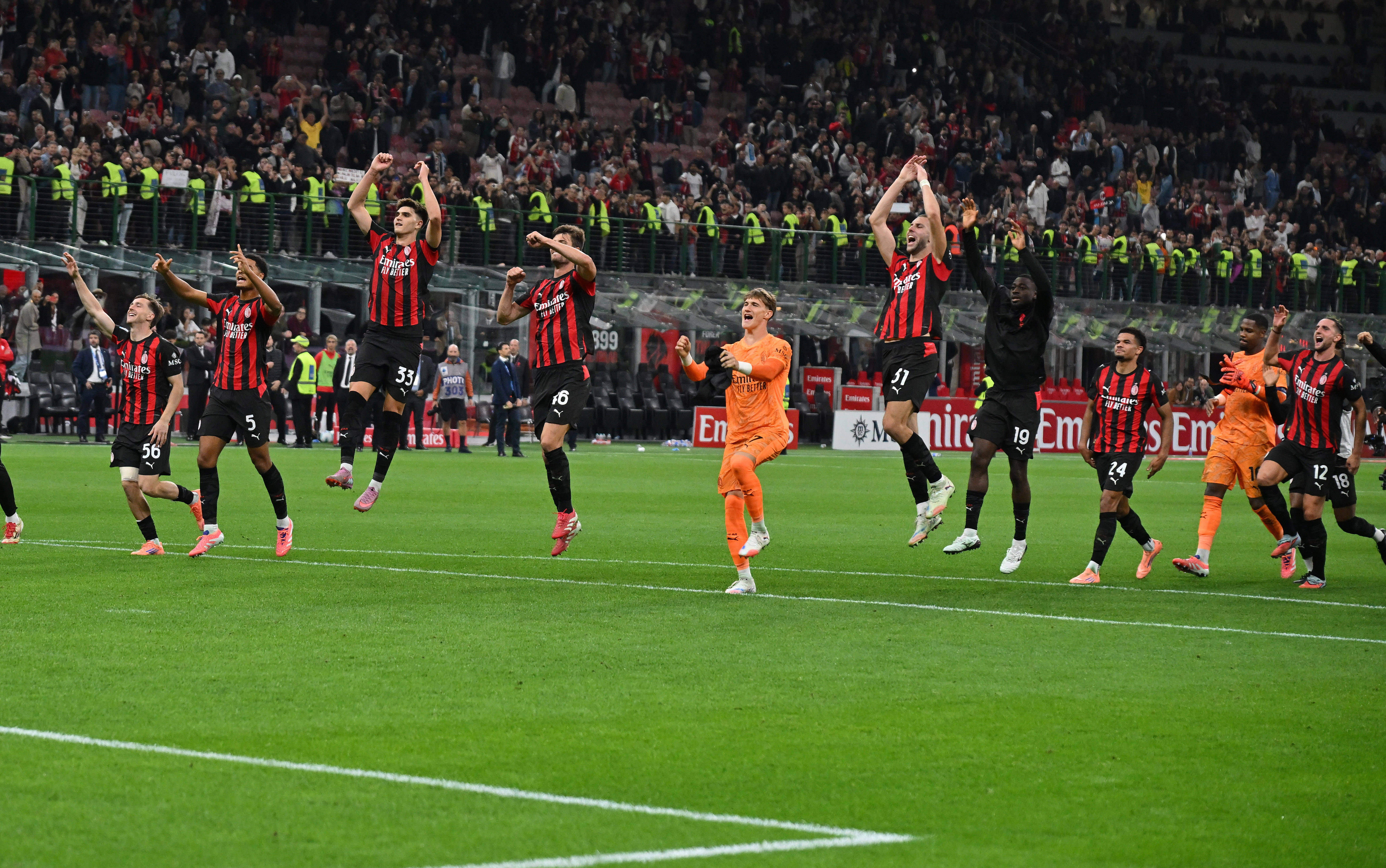 巴西完胜那不勒斯，马尔基尼奥斯绝境逆转的简单介绍