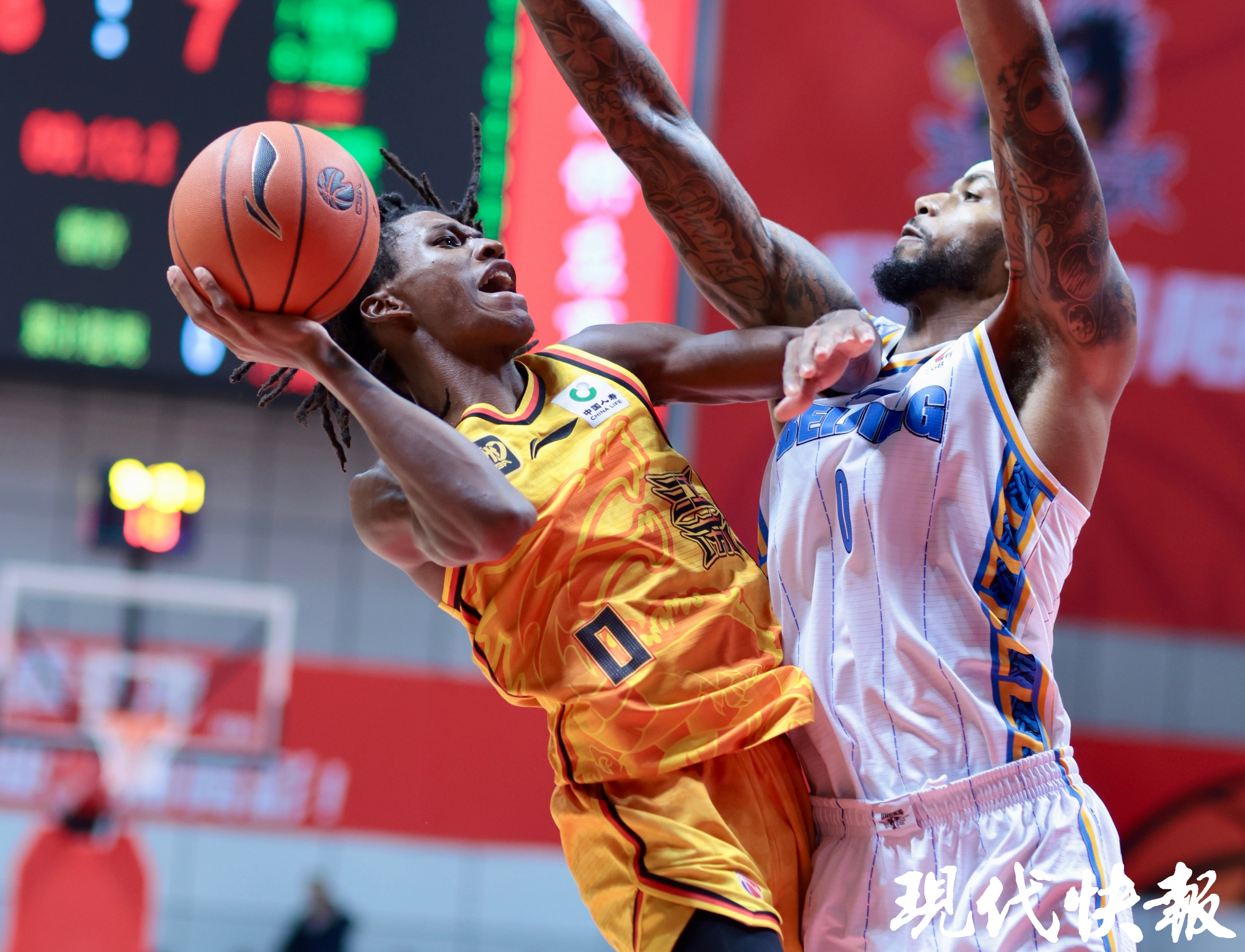 江苏省体育中心球场上双方拼尽全力,令人热血沸腾的简单介绍 江苏省体育中心球场上双方拼尽全力,令人热血沸腾的简单介绍