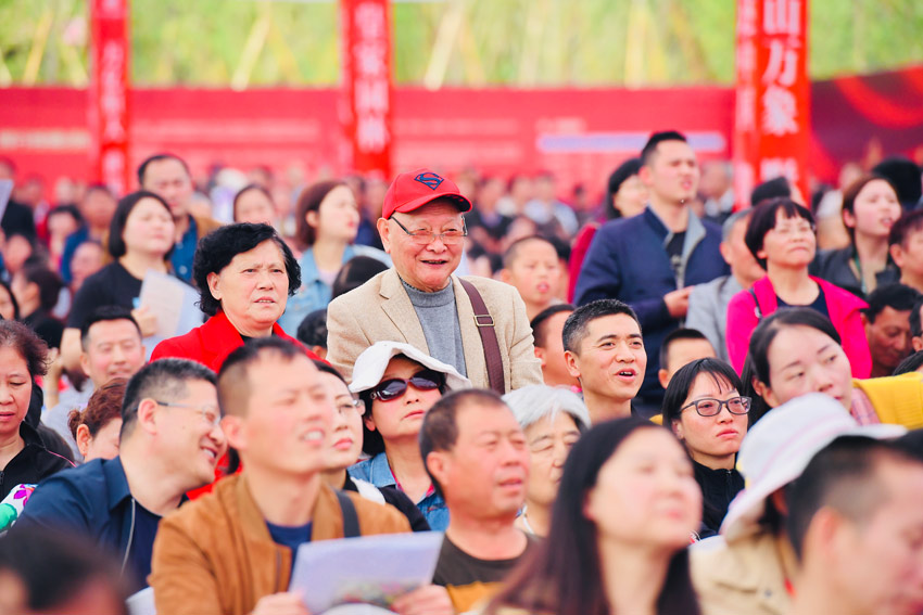 lpl官网-争冠联赛热度持续升温，恒大居首位置不动摇