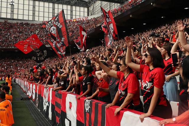 包含精彩纷呈的比赛场面成为了球迷们的狂欢盛宴的词条 包含精彩纷呈的比赛场面成为了球迷们的狂欢盛宴的词条