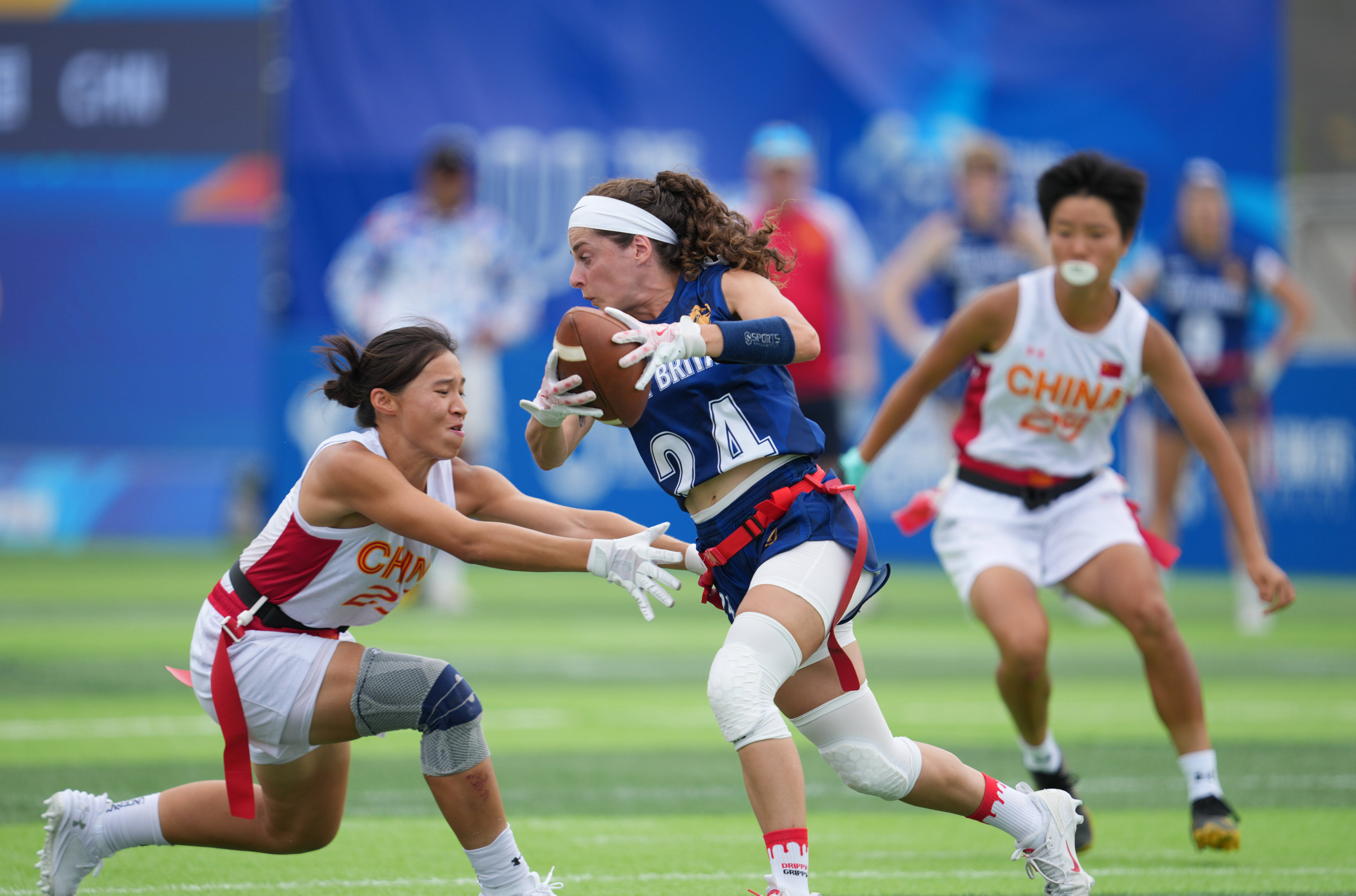 包含橄榄球比赛中,RB莱比锡队获得重要胜利的词条 包含橄榄球比赛中,RB莱比锡队获得重要胜利的词条