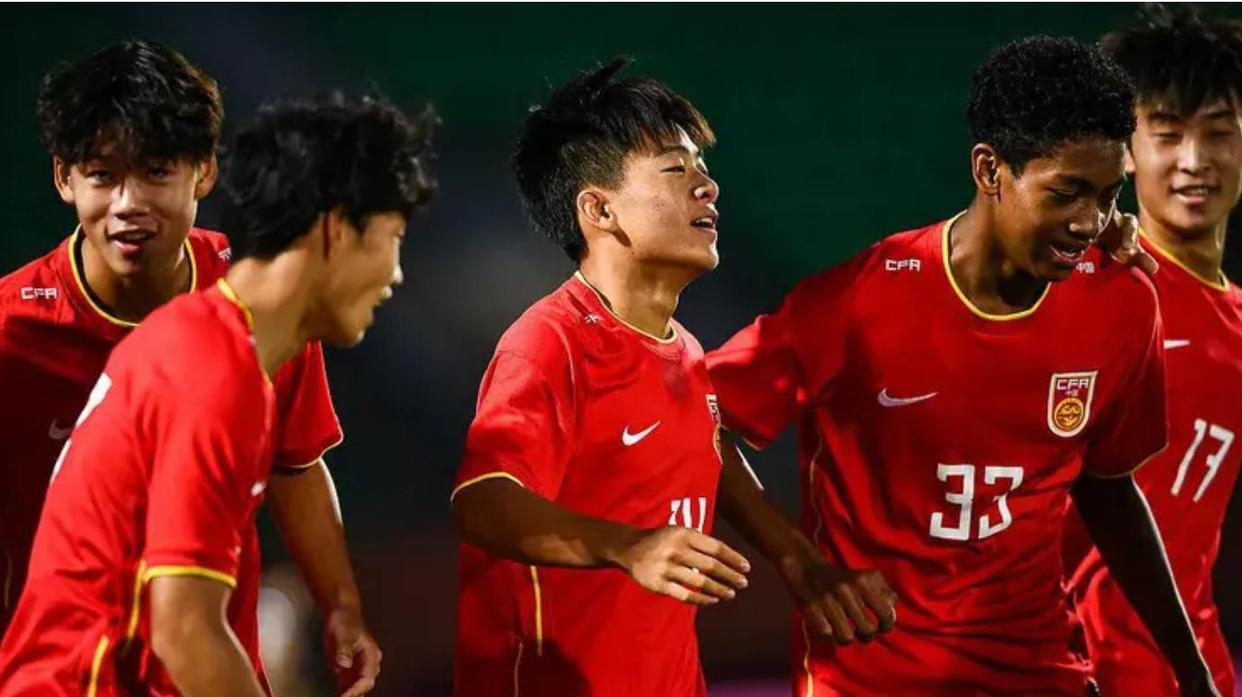 包含国内足球比赛争夺激烈，谁将夺魁？的词条