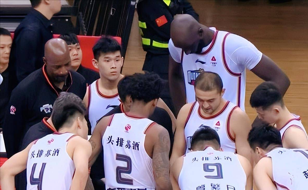 包含福建队轻取广州队，易建联状态火热的词条