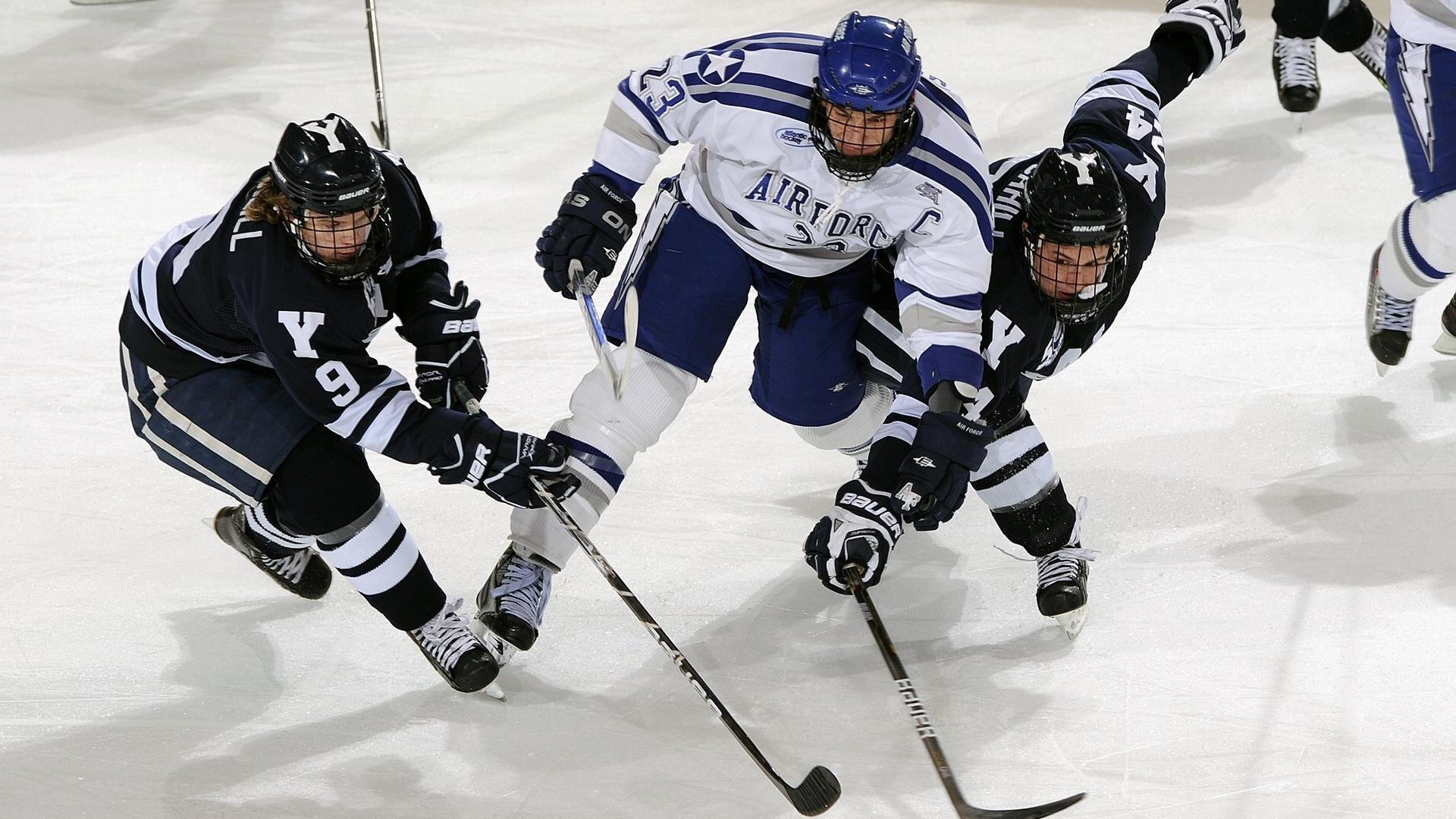 LOL直播入口-灰熊强势拿下雄鹿，浓眉成为关键先生
