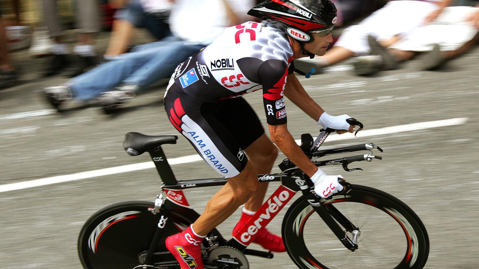 双重震撼夜，波兰铁骑碾压葡萄牙，梁靖崑赛场燃爆激情